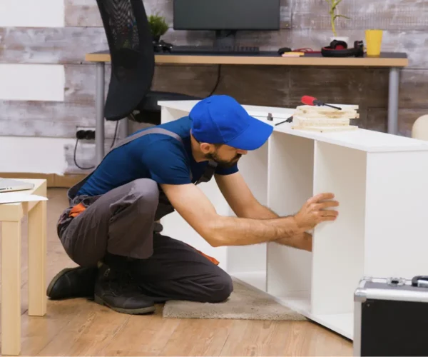 Assemblage et installation de meubles, étagères et rangements par des experts.